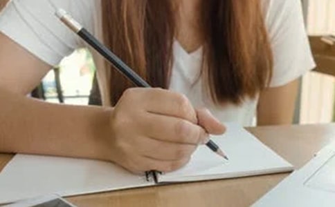 发生在我身边的一件事作文