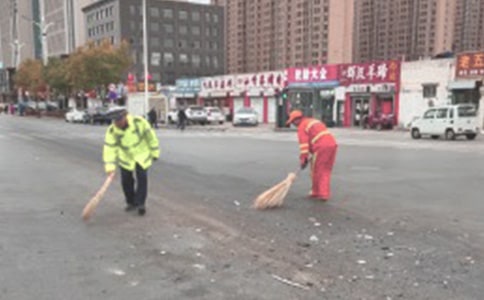 环卫工人扫雪作文