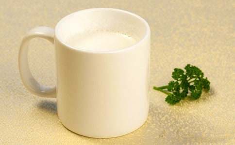 读《一杯牛奶》有感