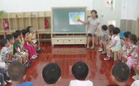 幼儿园诗歌朗诵稿