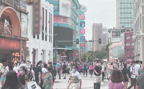 读《通往广场的路不只》有感